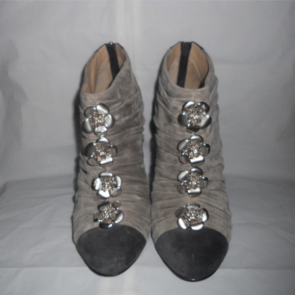 CHANEL 12A Two Tone Suede Ruched Camellia Flower Ankle Booties Boots Grey $1550 - Picture 3 of 11